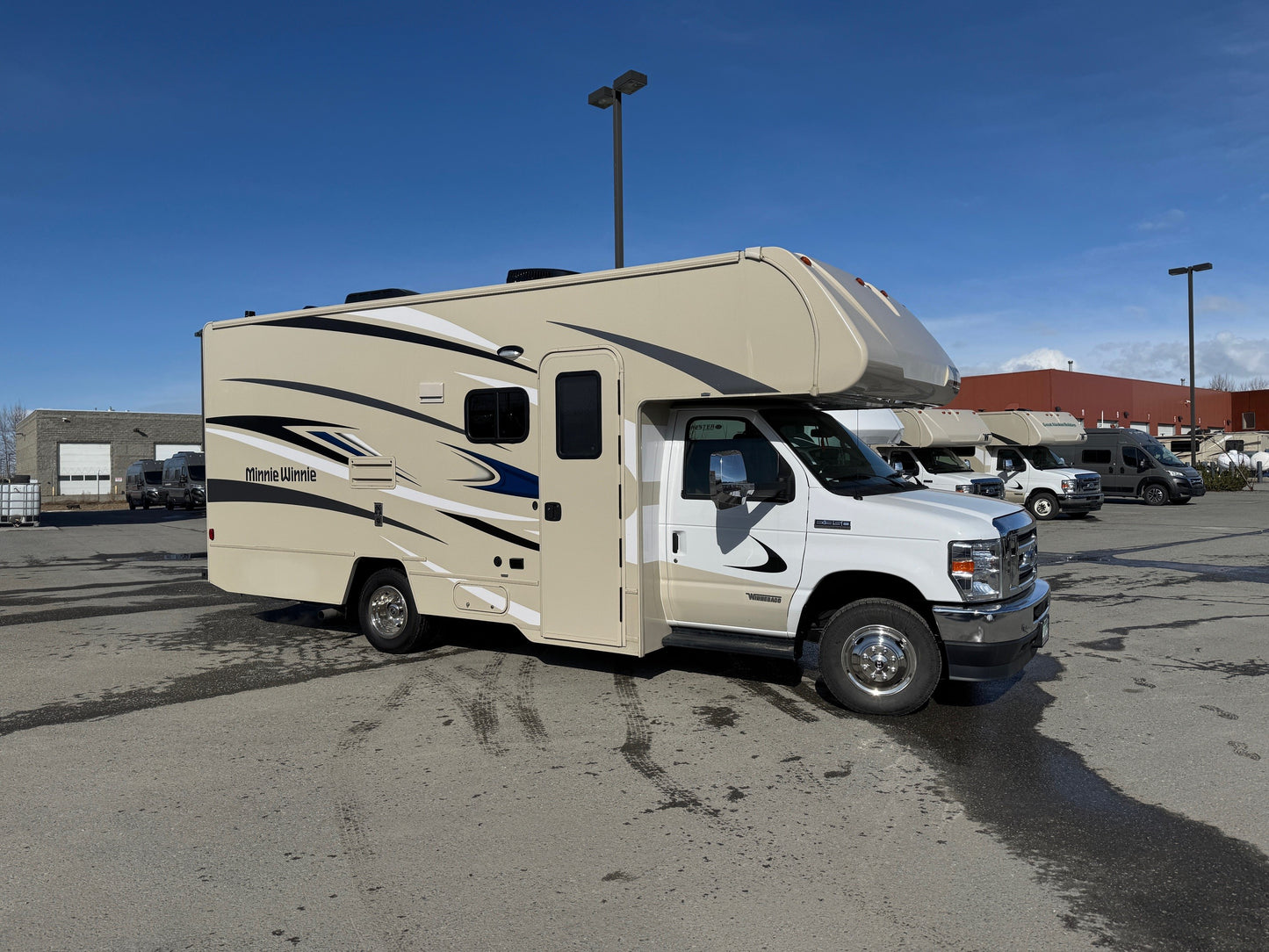 2023 Winnebago Minnie Winnie 22M