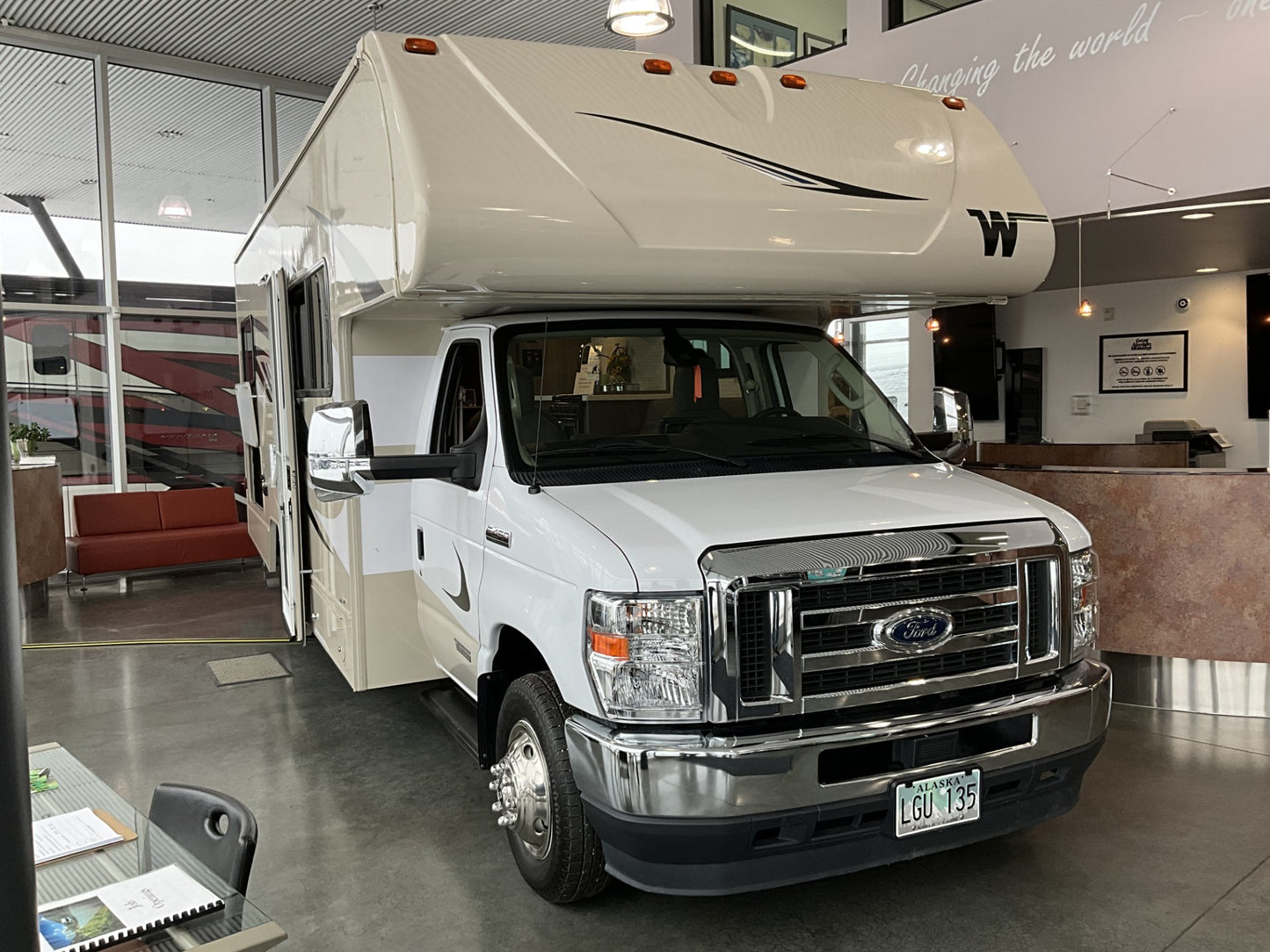 2024 Winnebago Minnie Winnie 25B