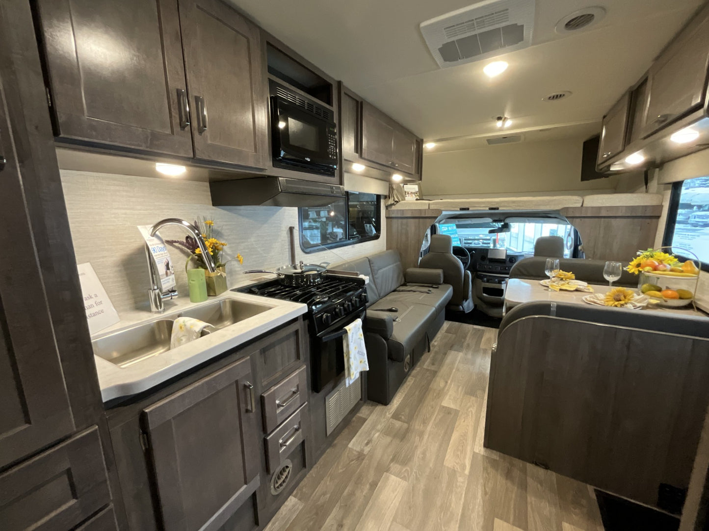 2024 Winnebago Minnie Winnie 25B