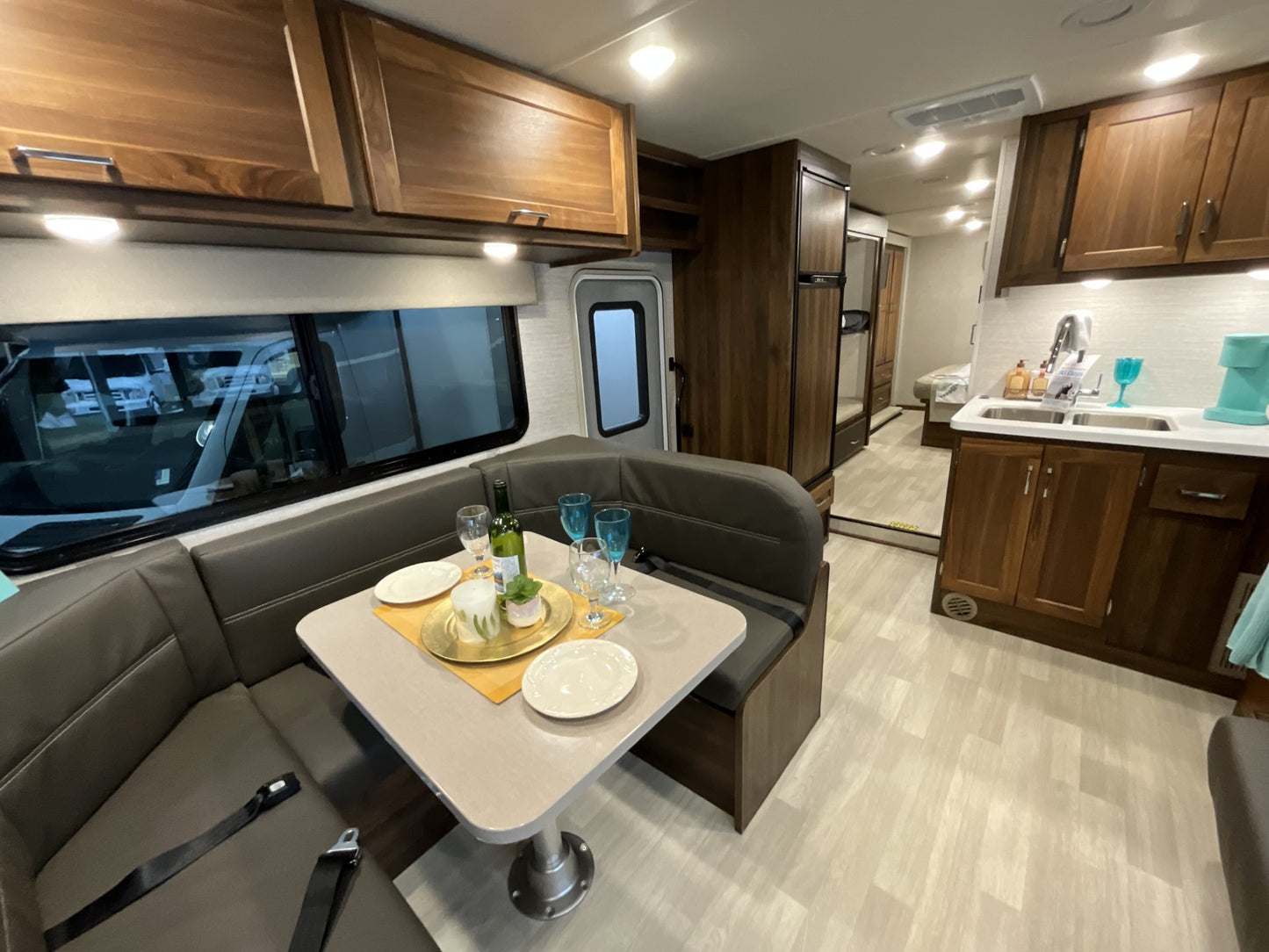 2023 Winnebago Minnie Winnie 31H Bunkhouse