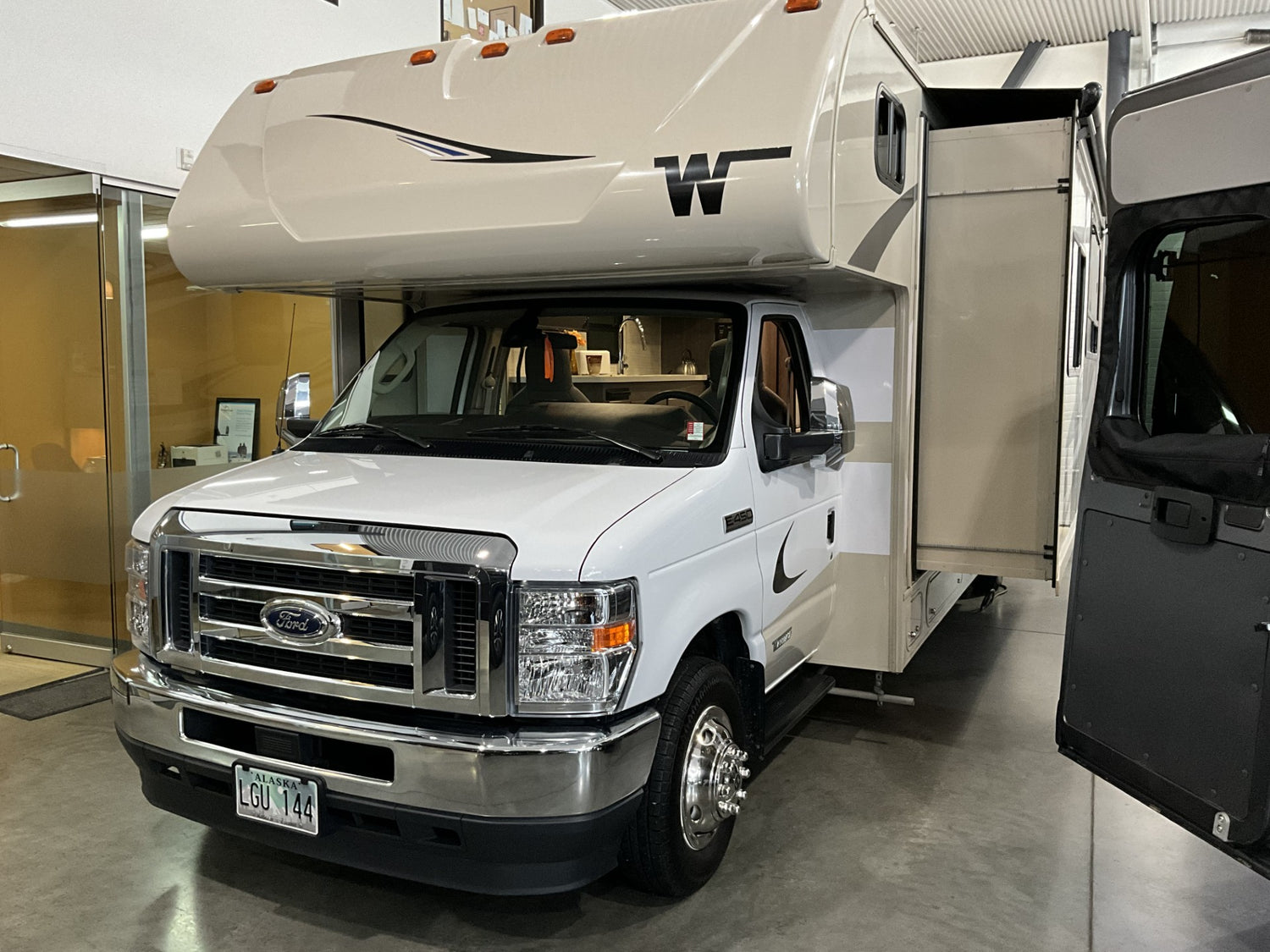 2023 Winnebago Minnie Winnie 31K