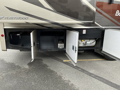 2024 Fleetwood Bounder 33C Trade-In
