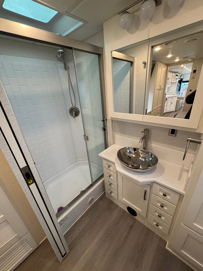 2026 Newmar Bay Star 3826