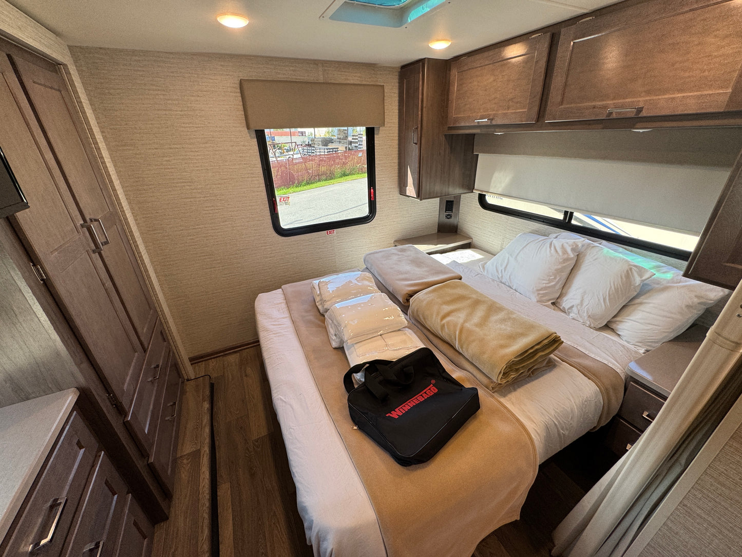 2023 Winnebago Minnie Winnie 31H Bunkhouse