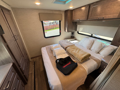 2023 Winnebago Minnie Winnie 31H Bunkhouse