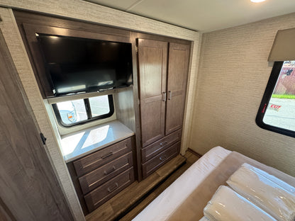 2023 Winnebago Minnie Winnie 31H Bunkhouse