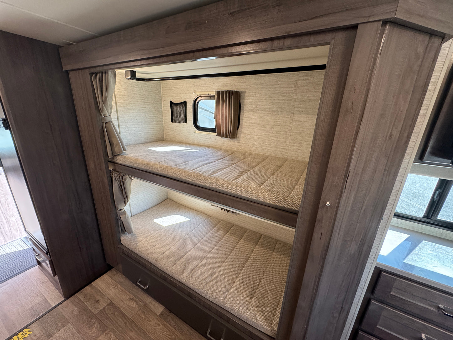2023 Winnebago Minnie Winnie 31H Bunkhouse