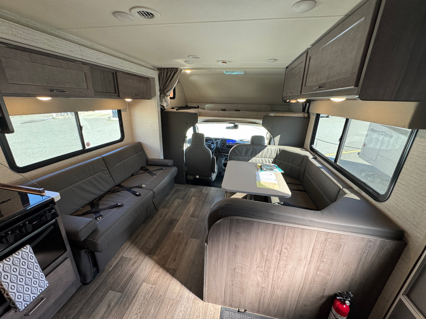 2023 Winnebago Minnie Winnie 31H Bunkhouse