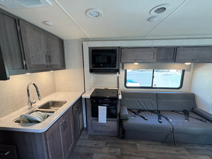 2023 Winnebago Minnie Winnie 31H Bunkhouse