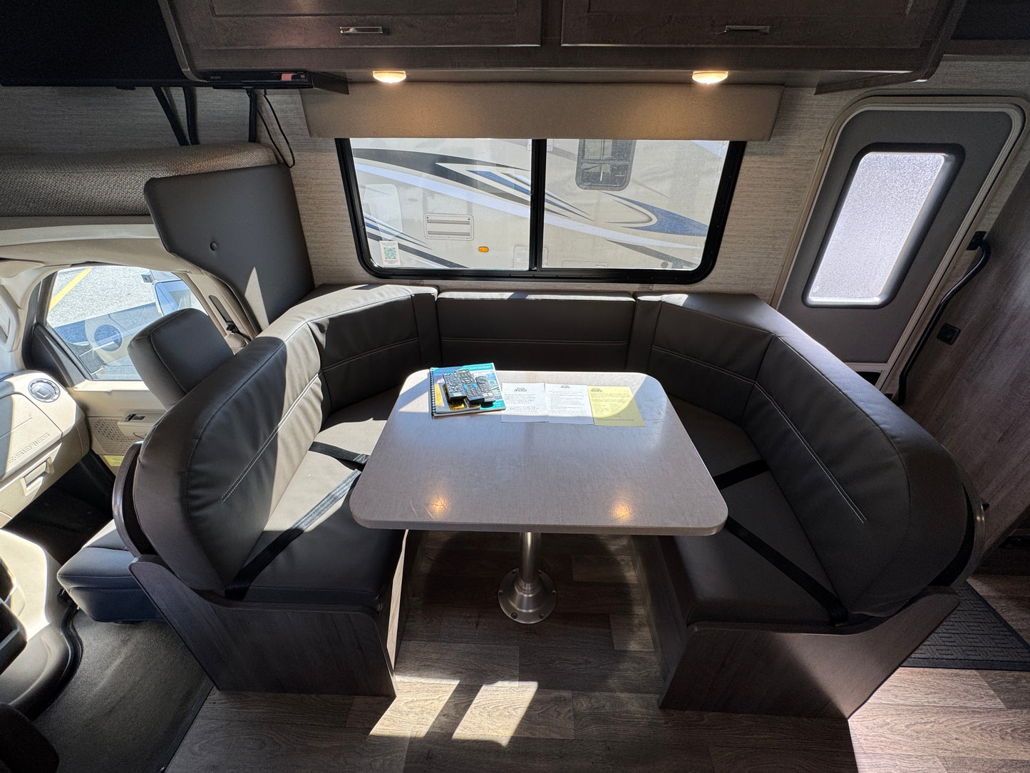 2023 Winnebago Minnie Winnie 31H Bunkhouse