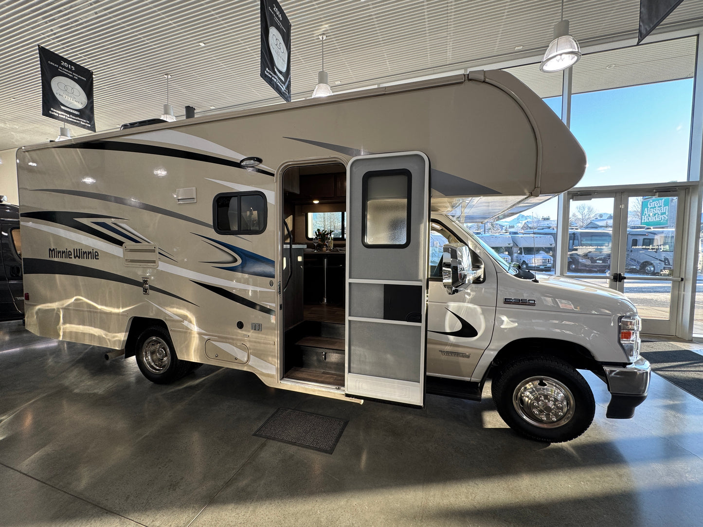 2023 Winnebago Minnie Winnie 22M