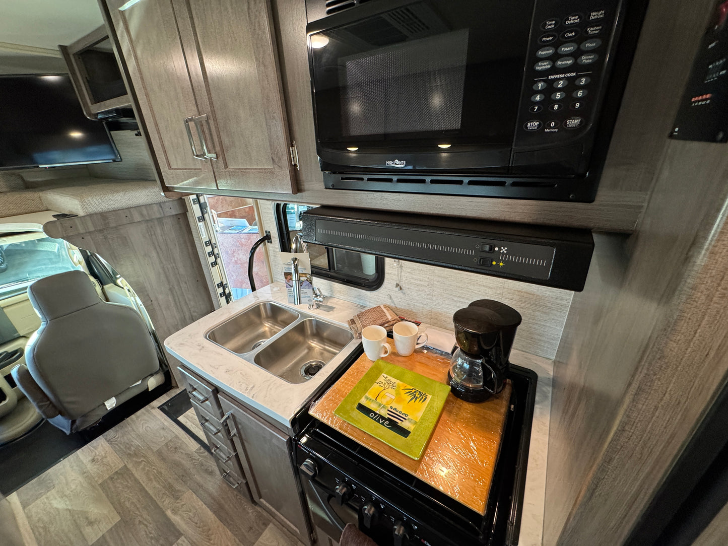 2023 Winnebago Minnie Winnie 22M