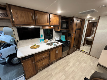 2023 Winnebago Minnie Winnie 31K