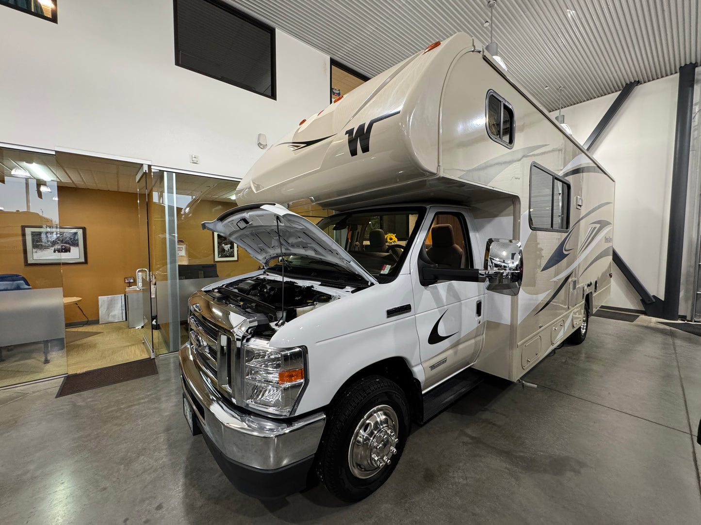 2023 Winnebago Minnie Winnie 25B (SOLD OUT)