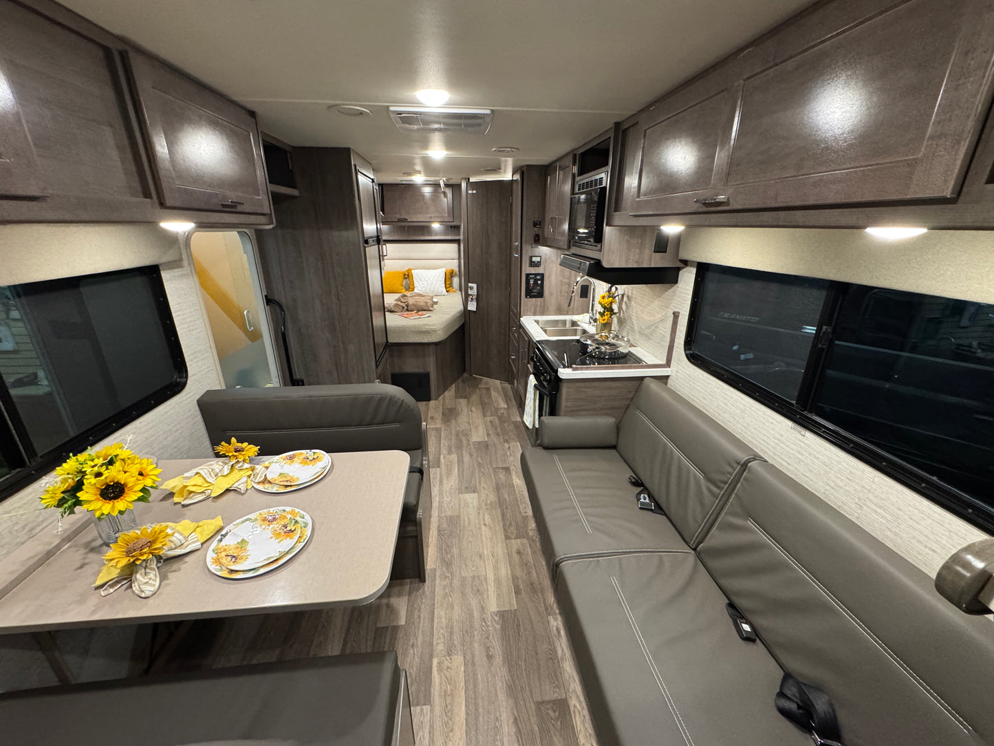 2023 Winnebago Minnie Winnie 25B (SOLD OUT)