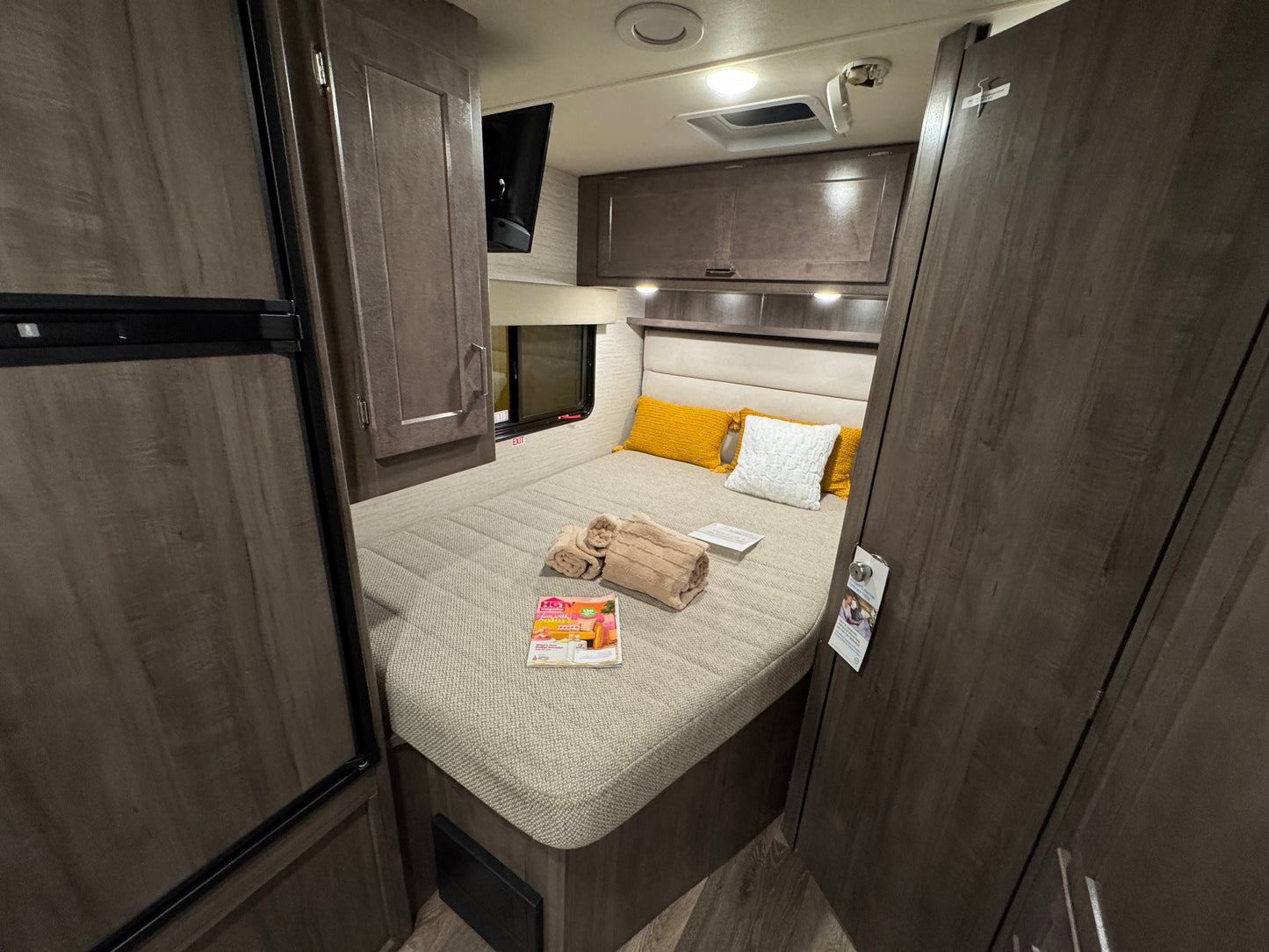 2023 Winnebago Minnie Winnie 25B (SOLD OUT)