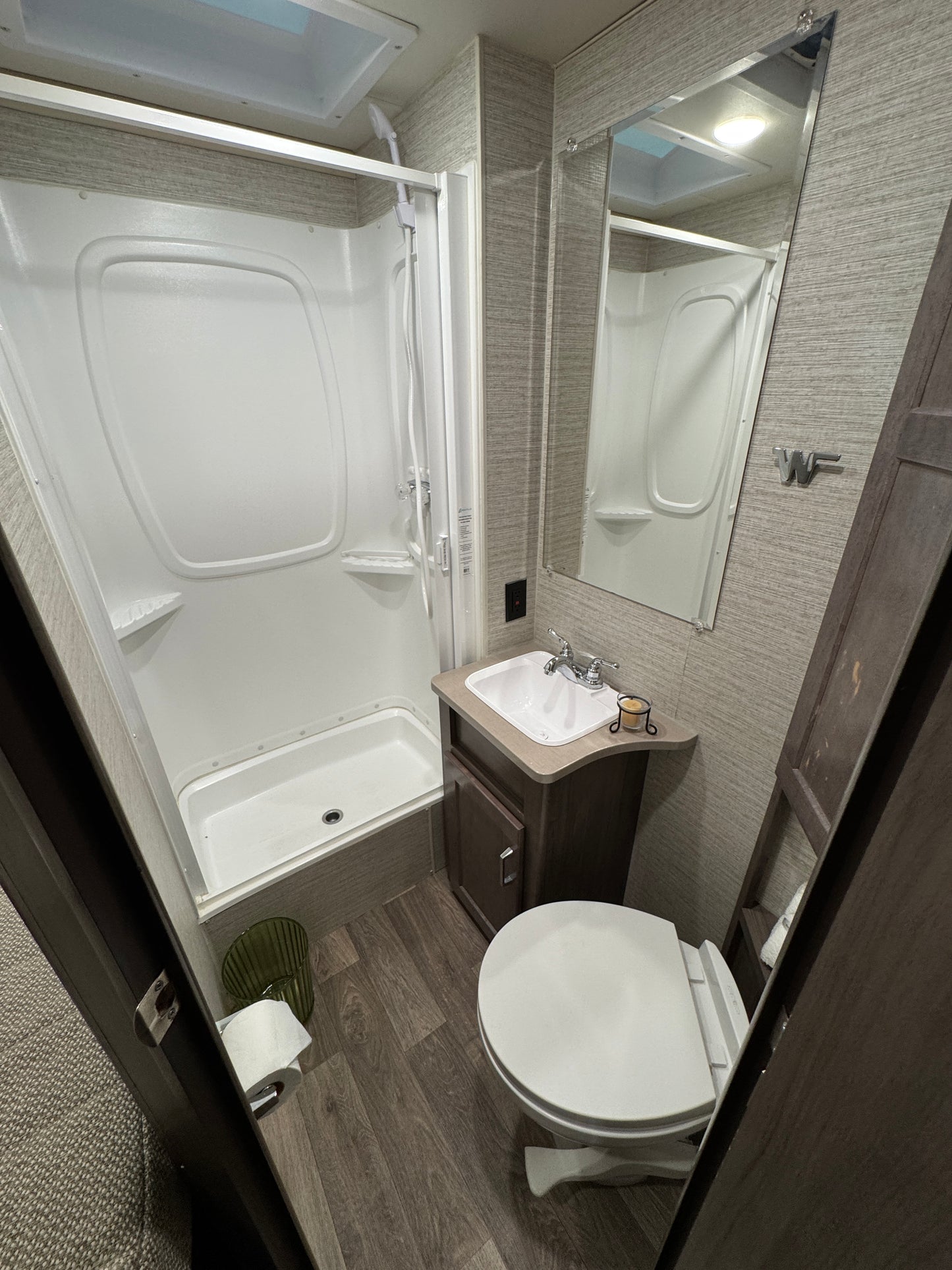 2023 Winnebago Minnie Winnie 25B (SOLD OUT)