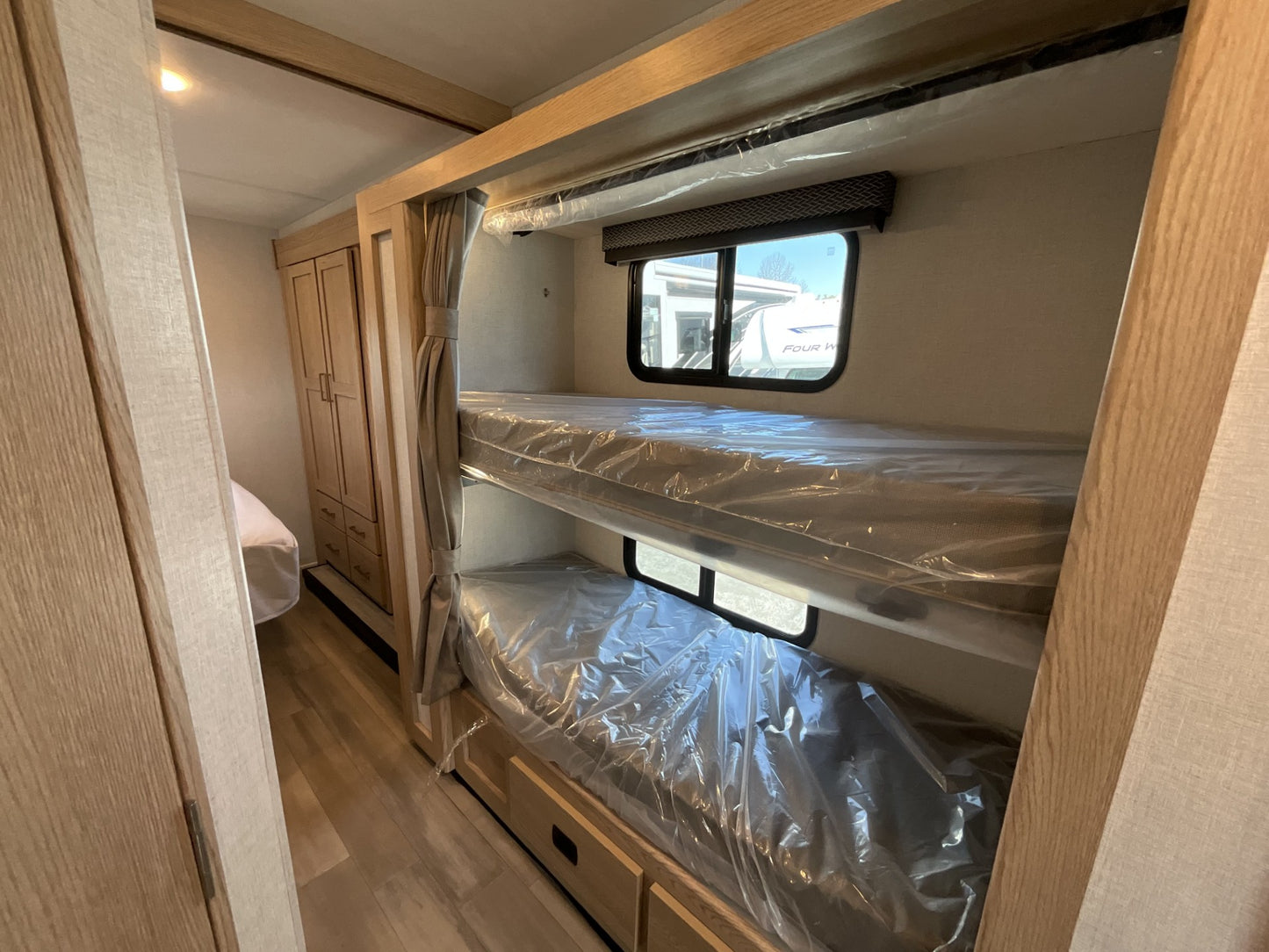 2027 Thor Four Winds 31E Super Slide Model