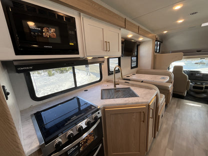 2027 Thor Four Winds 31E Super Slide Model