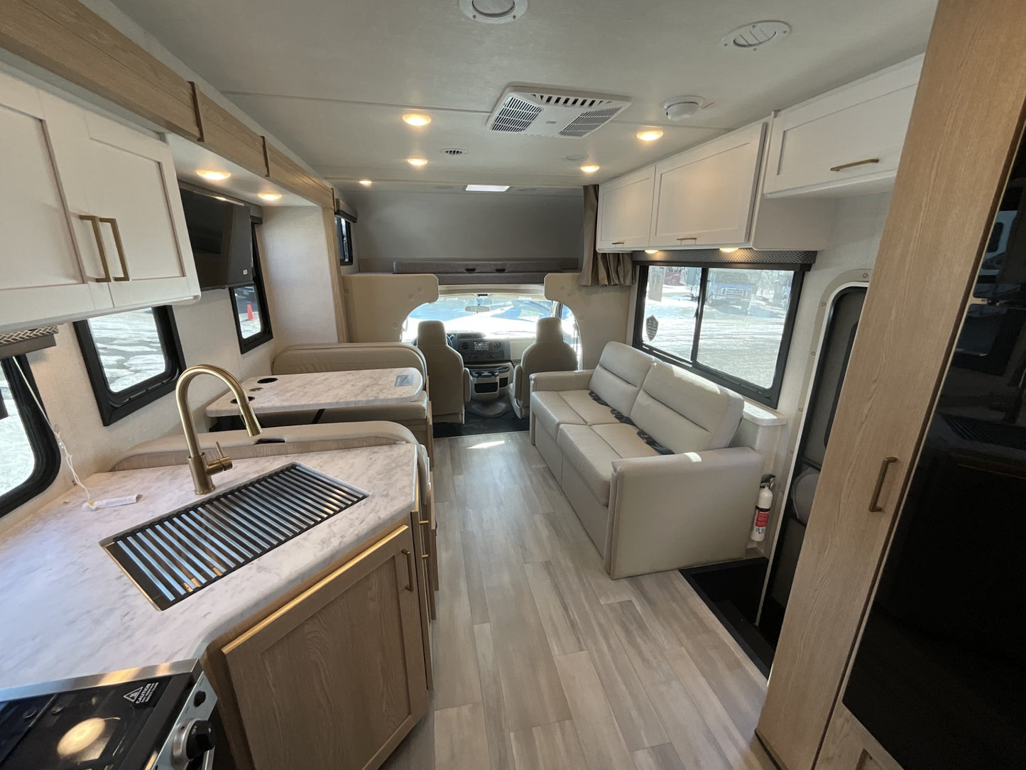 2027 Thor Four Winds 31E Super Slide Model