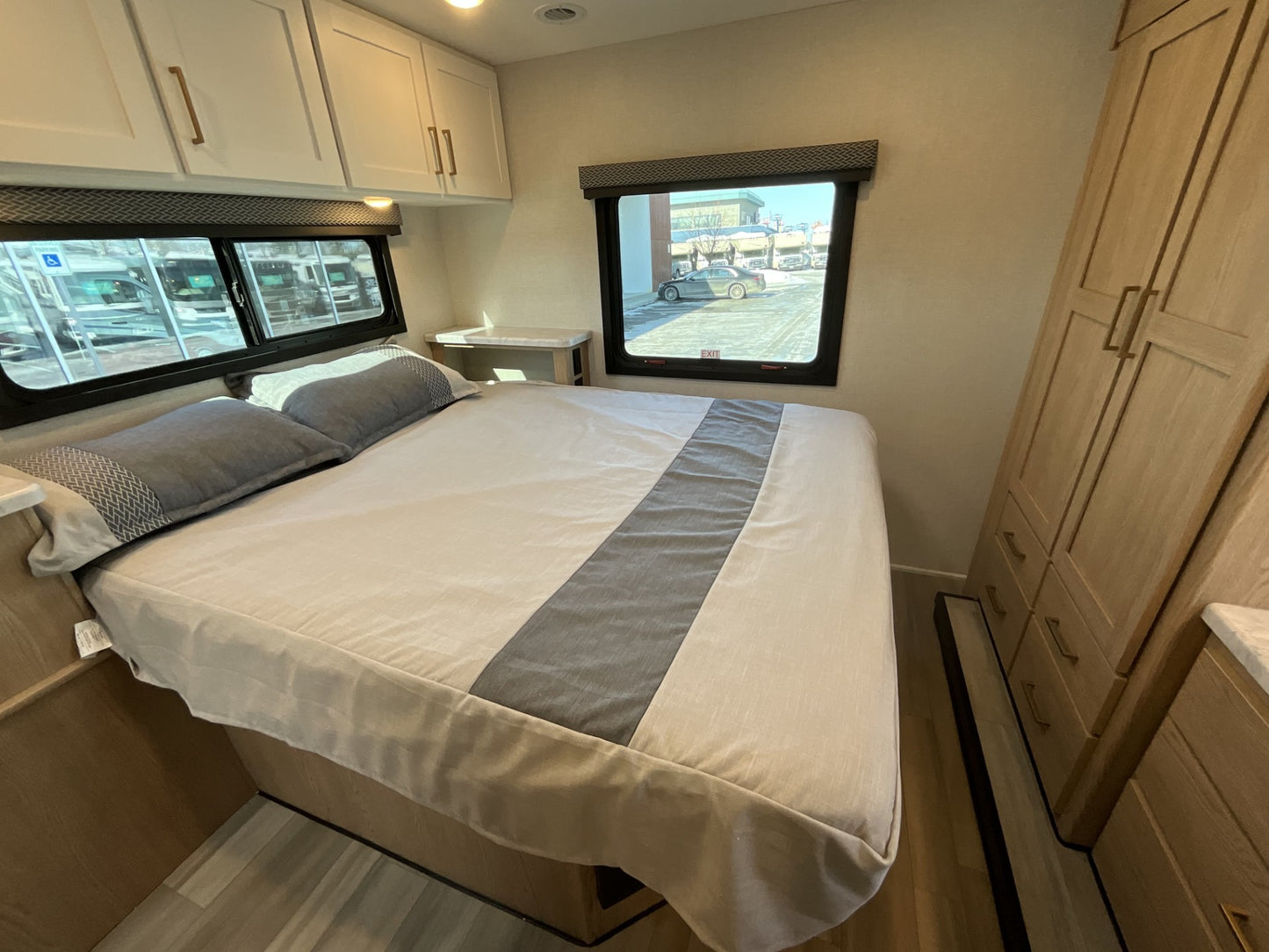 2027 Thor Four Winds 31E Super Slide Model
