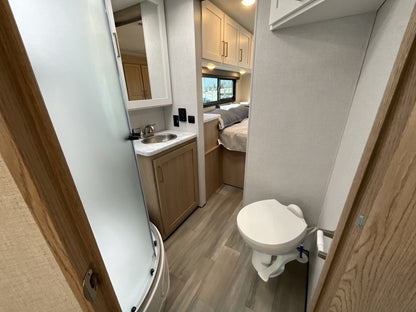 2027 Thor Four Winds 31E Super Slide Model
