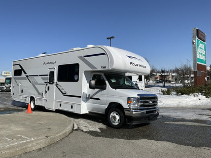 2027 Thor Four Winds 31E Super Slide Model