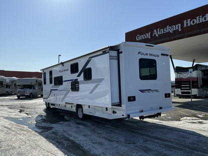 2027 Thor Four Winds 31E Super Slide Model