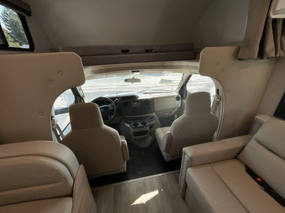 2027 Thor Four Winds 31E Super Slide Model