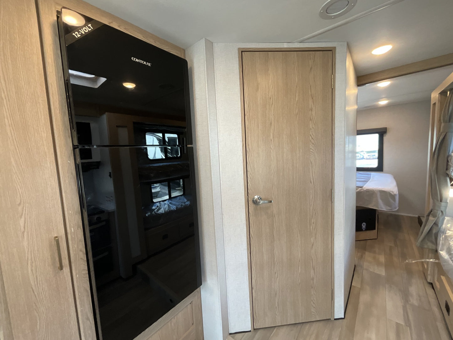 2027 Thor Four Winds 31E Super Slide Model