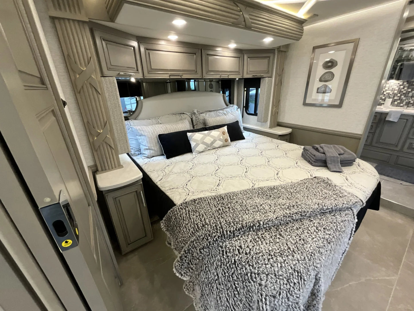 2024 Newmar Mountain Aire 3825