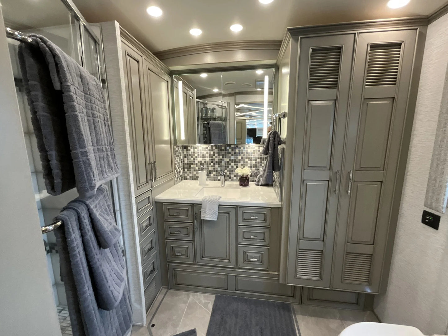 2024 Newmar Mountain Aire 3825